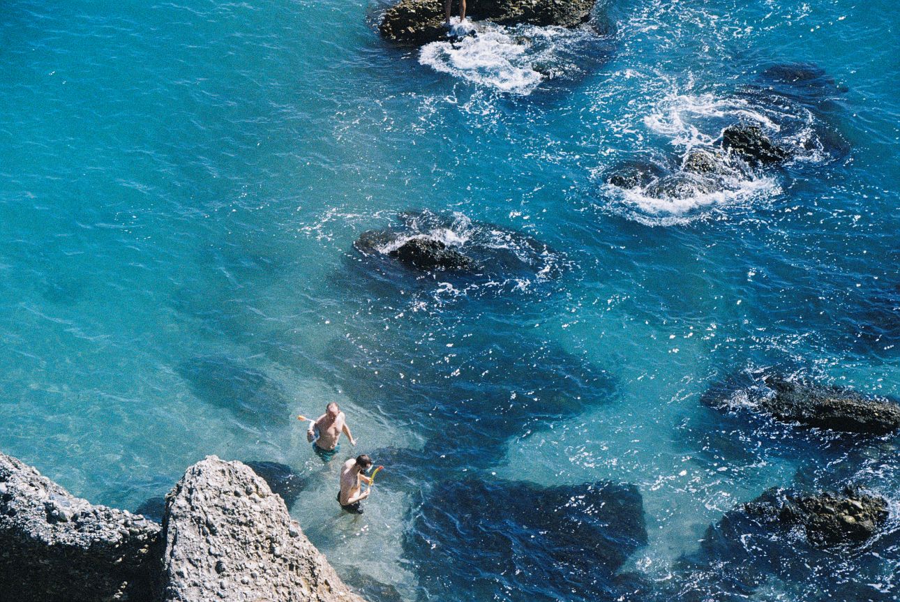 Zwei Männer im Meer